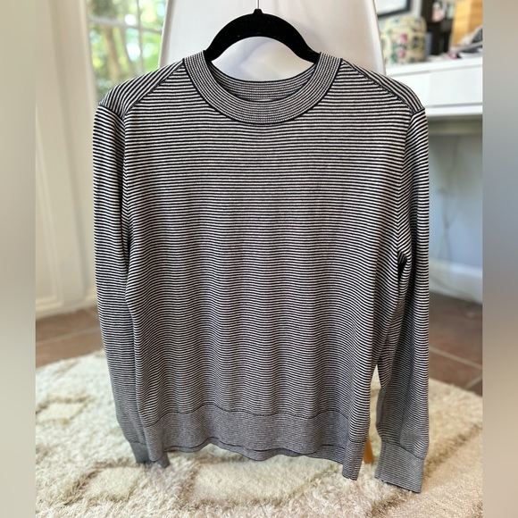 Everlane Sweaters - Everlane navy &white striped crew neck